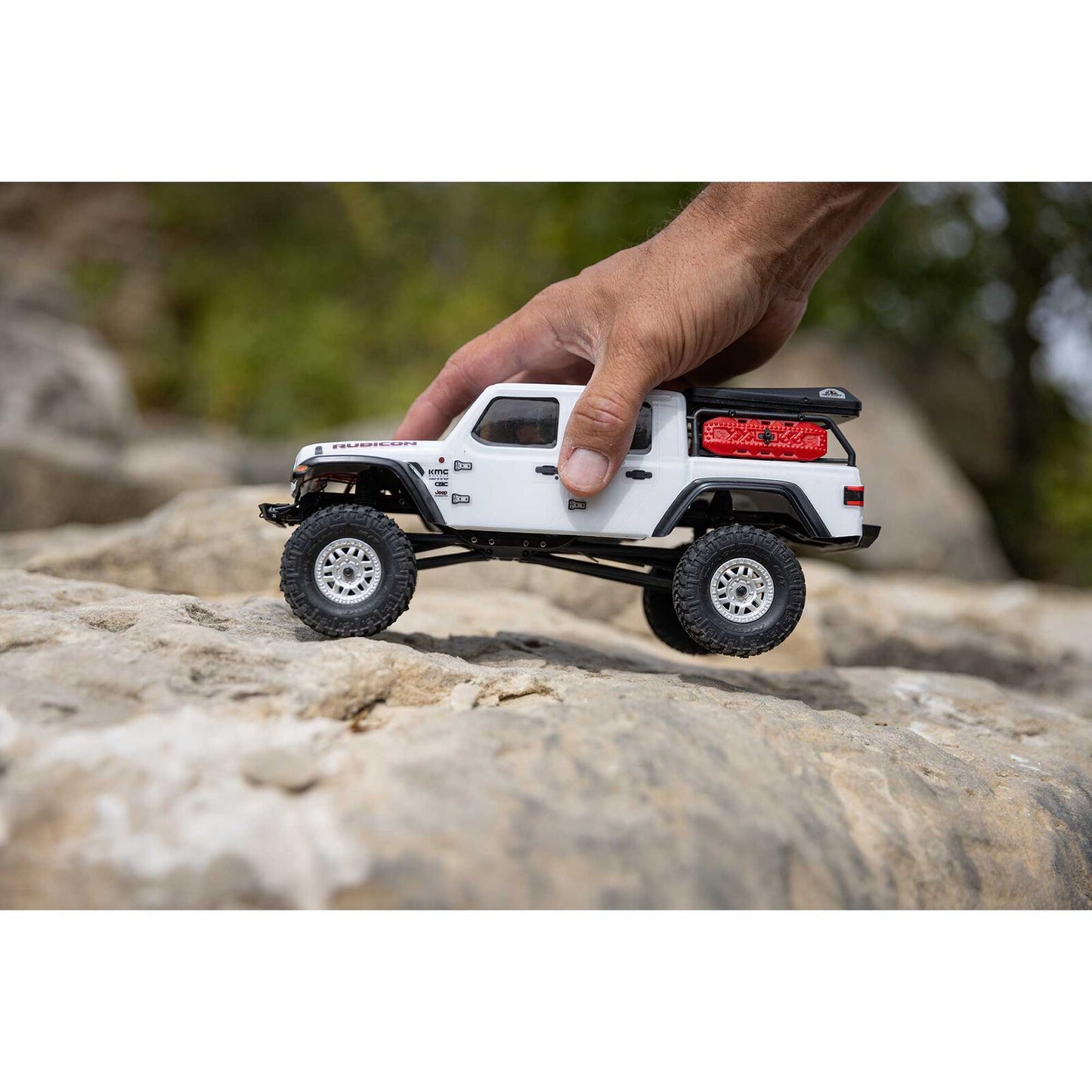 1/24 SCX24 Jeep JT Gladiator 4X4 RTR Brushed Rock Crawler (Battery & Charger Included), White/Blanc