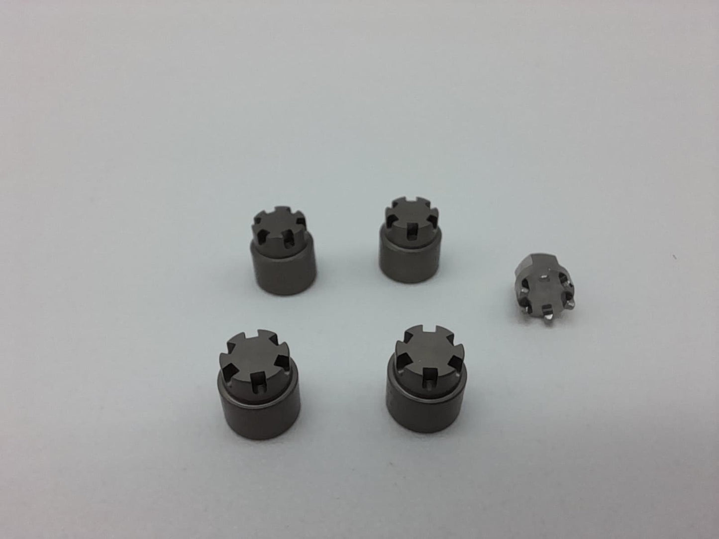 M2 – Ensemble de (4) Boulons de roues Gris 1/24 (M2-GR)