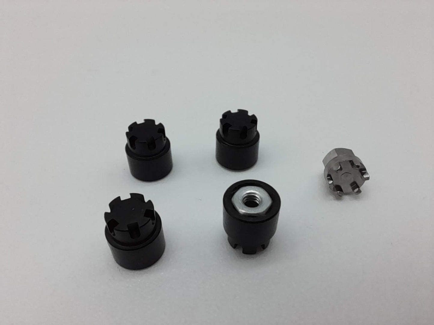 M2 - Ensemble de (4) Boulons de roues Noir 1/24 (M2-BK)