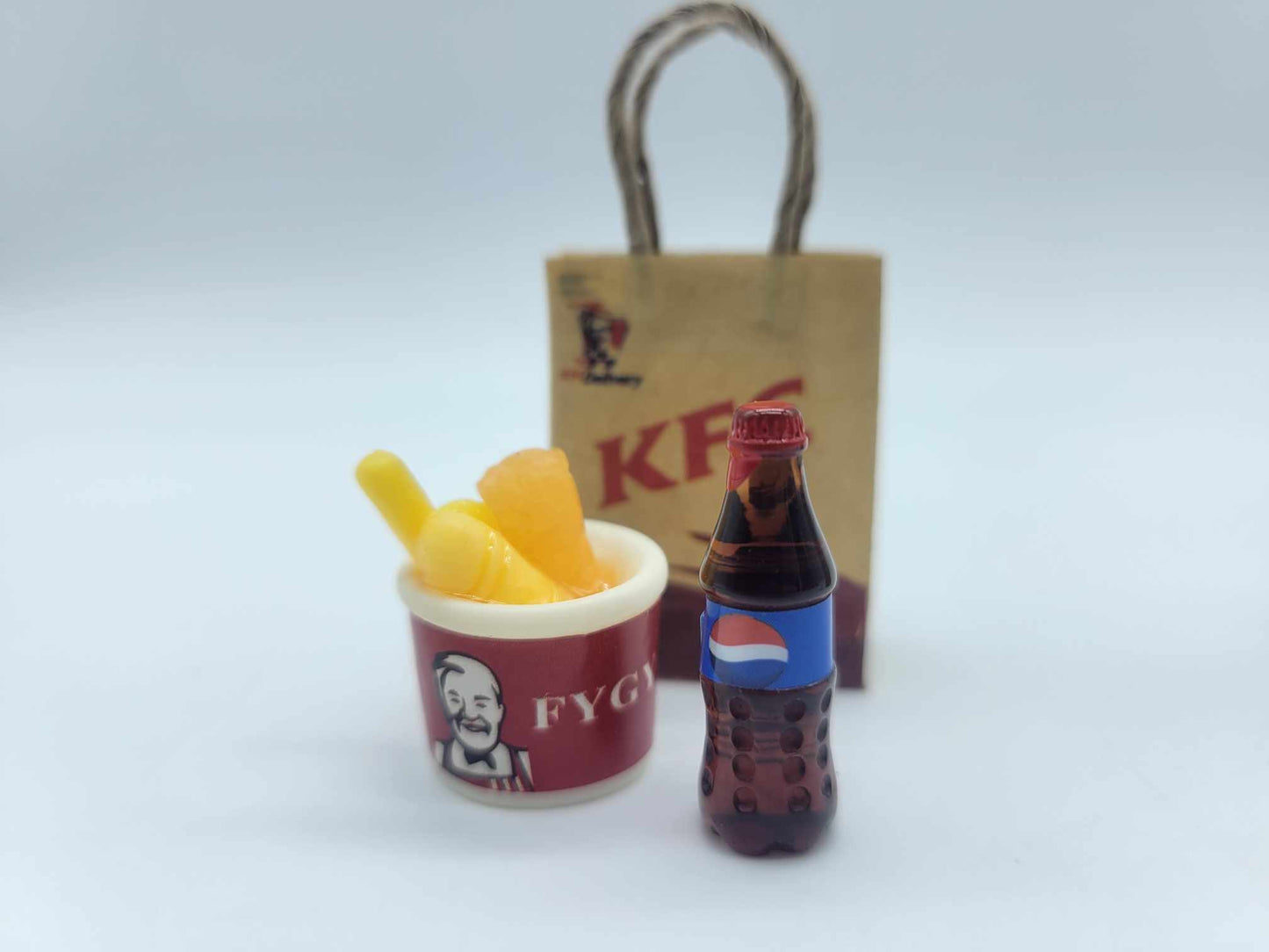 Ensemble liqueur, seau poulet/pain/maïs et sac de papier 1/10 (WAGDEC10CHKBAG)